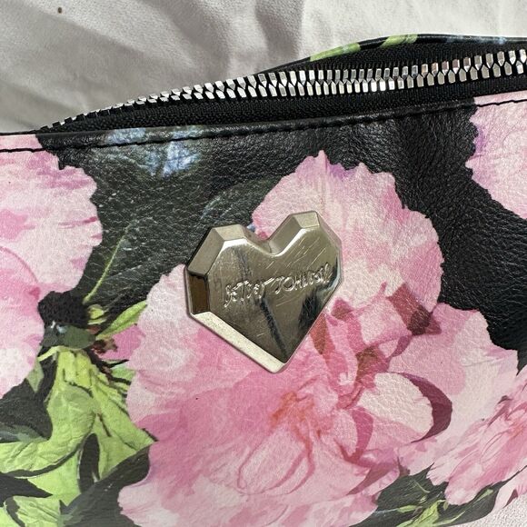 Betsey Johnson Floral Printed Pebble Wristlet Bag - Picture 2 of 6